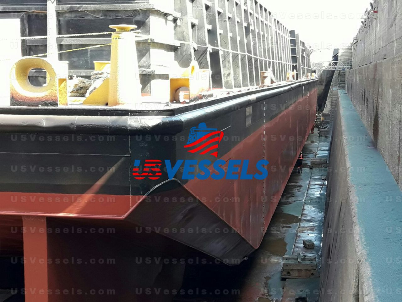 8,000 Ton Deck Barge w/ Bin Walls